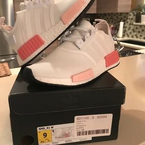 Size 9 new in box Adidas NMD BOOST white/pink